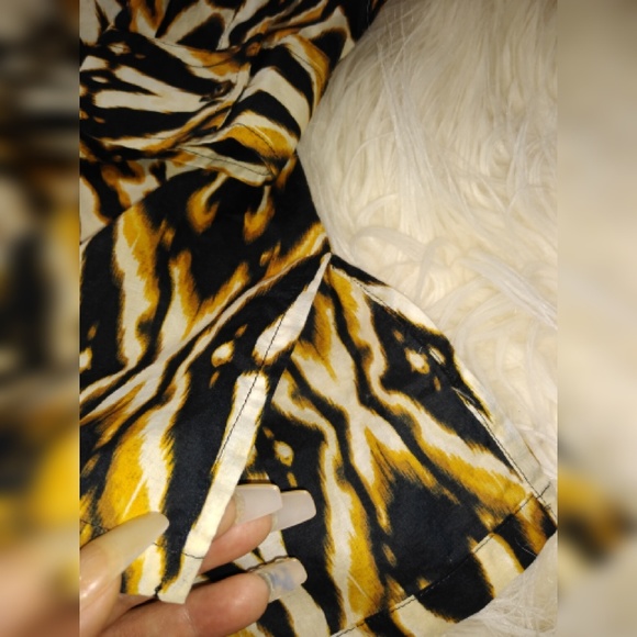 Jones New York abstract pattern blouse size "XL". - Picture 4 of 8